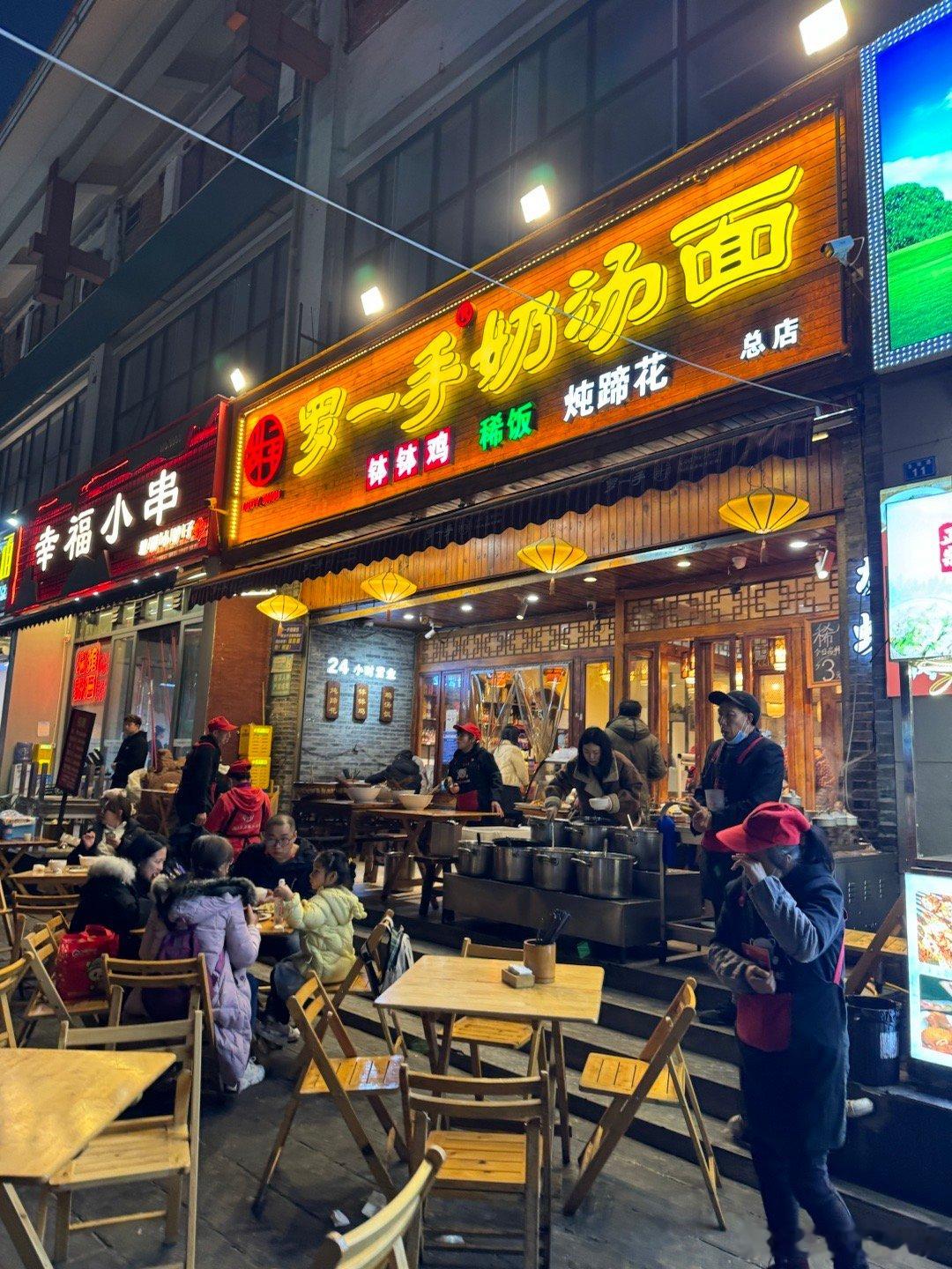 很久没来这家店了，感觉味道还是可以。 现在很多餐厅很有社会公德心，雇佣一些残疾人