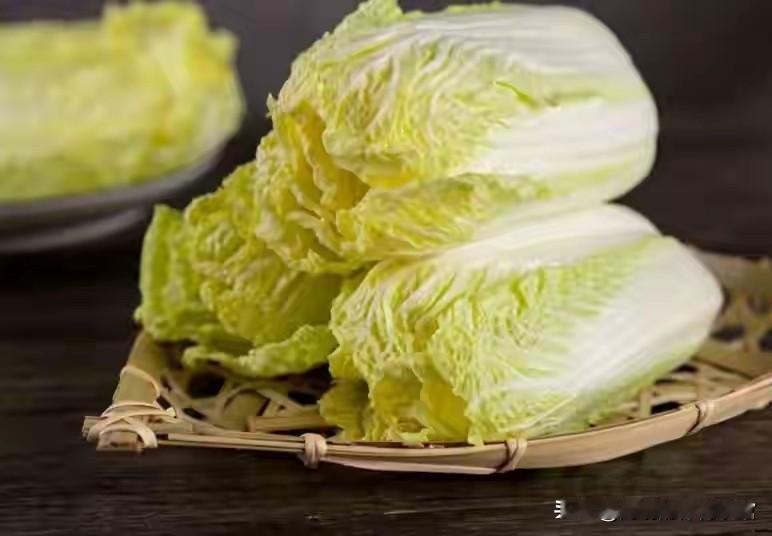 买菜人集体懵了！白菜涨价十几倍，阳光玫瑰贱卖，这市场反转太意外
 
最近逛菜市场