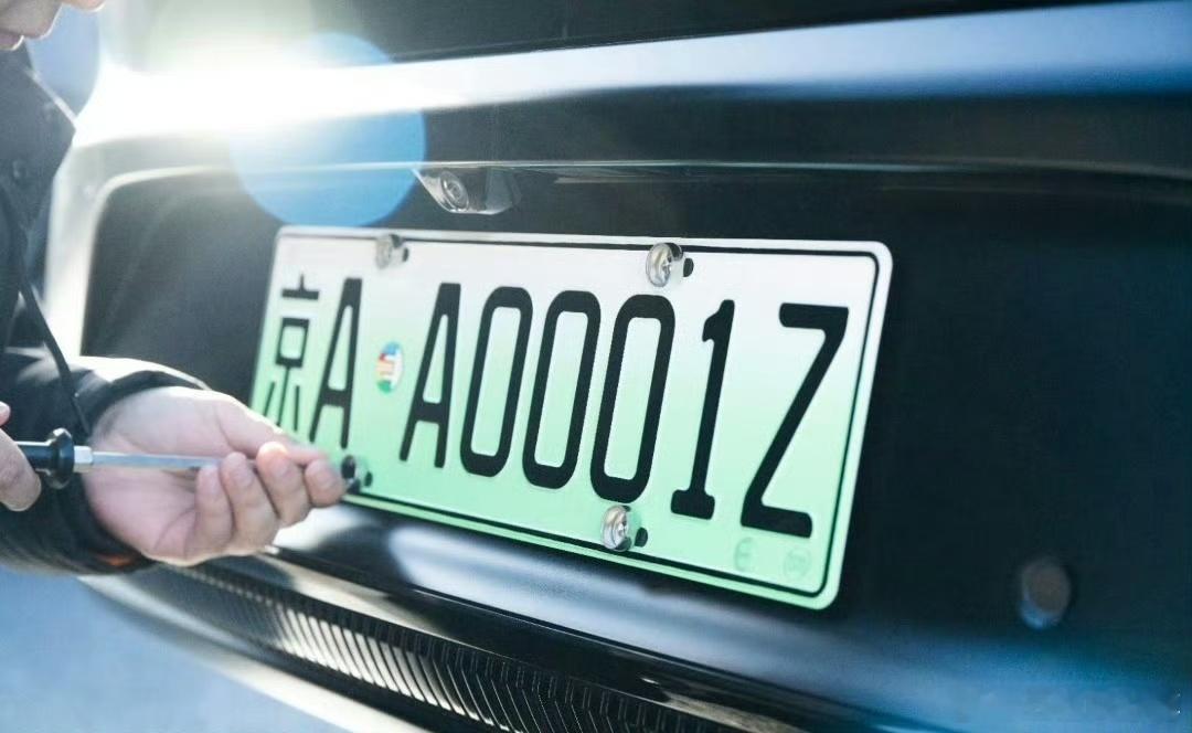 北京首批L3级高速自动驾驶车辆上牌 两个重点，1️⃣车型品牌是北汽极狐，2️⃣三
