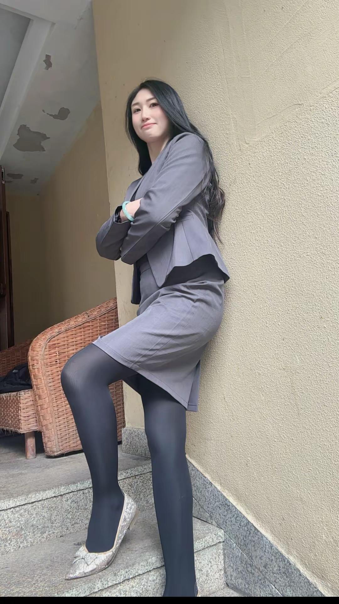 33岁拼出房和车，却栽过最痛的情，原来真心错付的伤，要熬很多年才能愈合93年生，