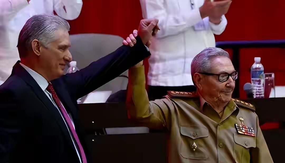 4月19日，劳尔·卡斯特罗放下权力，米格尔·迪亚斯 - 卡内尔顶上，卡斯特罗兄弟