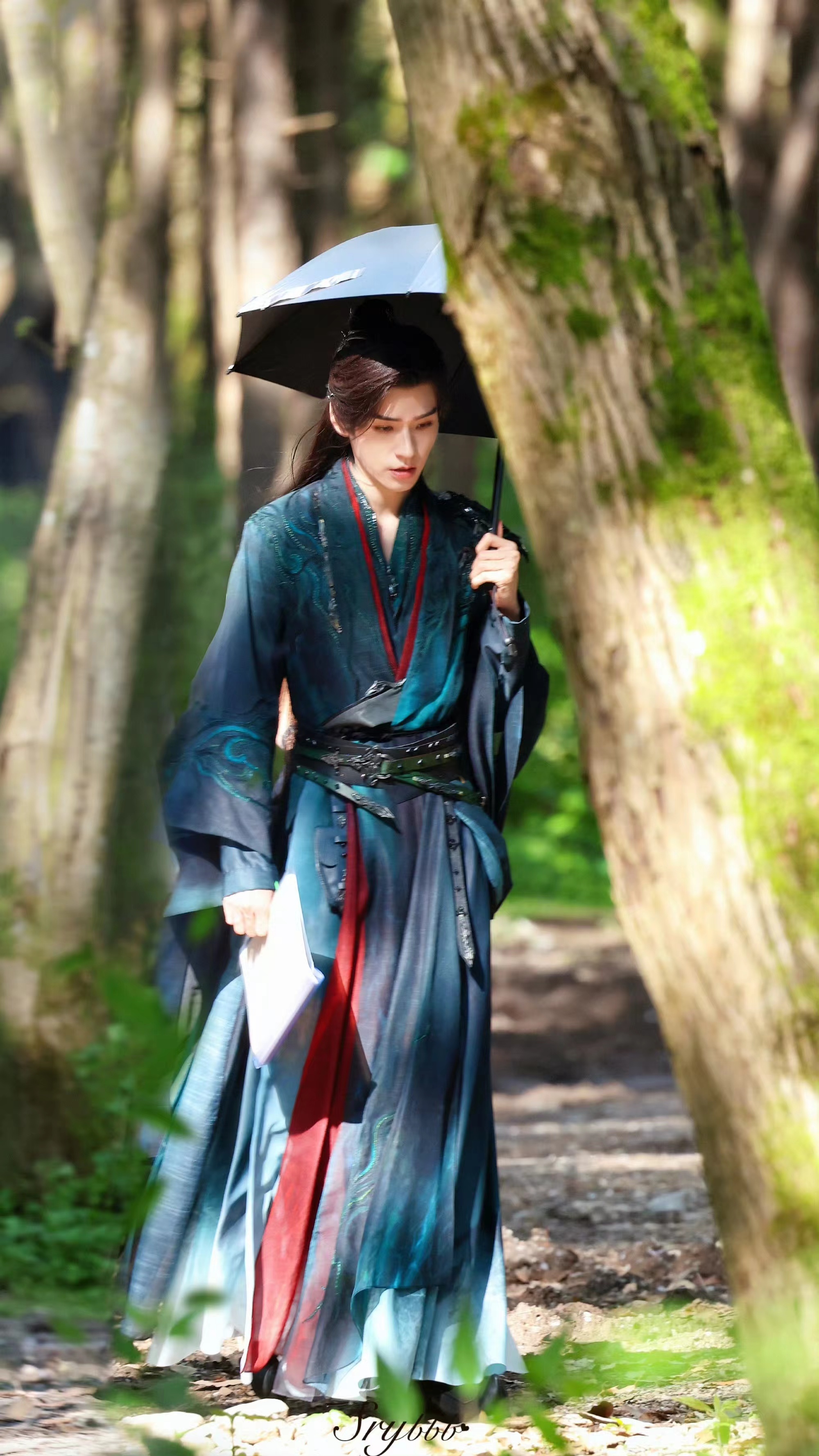 #龚俊撑伞路透##龚俊撑伞图#龚俊撑伞图，哇塞 ​​​