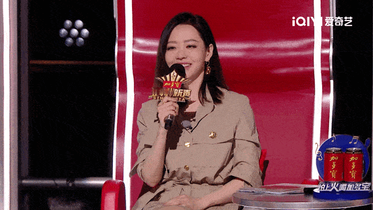 杨润泽自带反差让张靓颖语塞亚洲新声张靓颖看着杨润泽表演时连连点头，他这嗓音和外表
