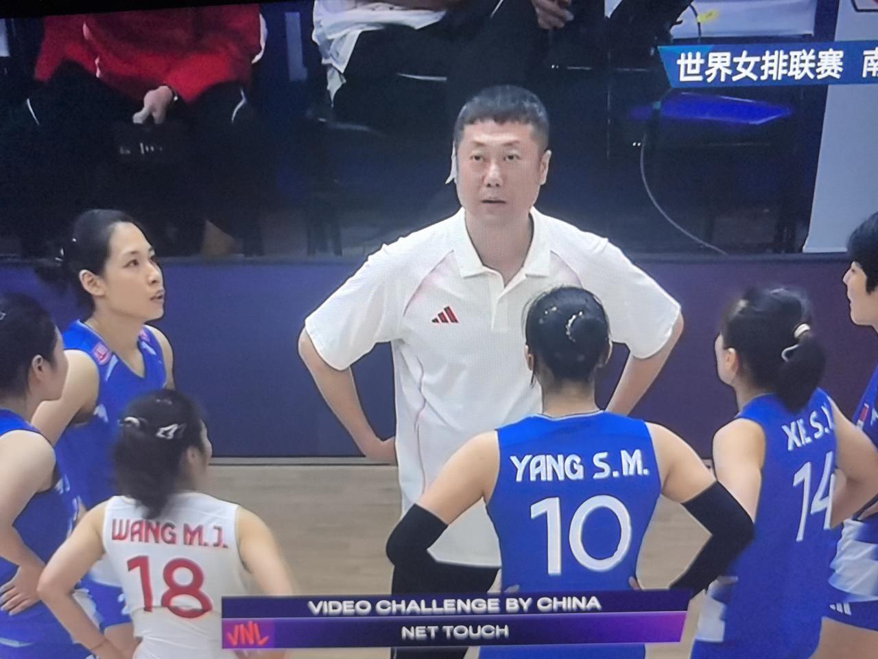 恭喜---今晚女排精神再现3:2逆转拿下德国队，继南京站以来四连胜！
今晚的女排