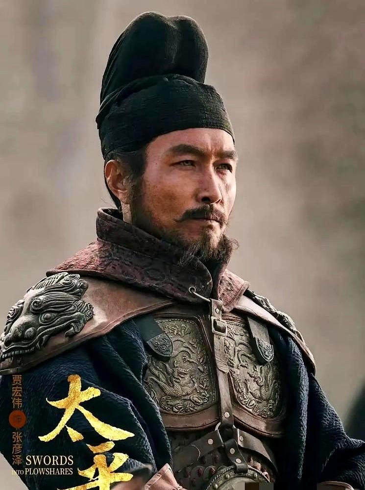 内娱古装男演员，终于有“狠人”了！

央视开年大剧《太平年》里，47岁的贾宏伟演