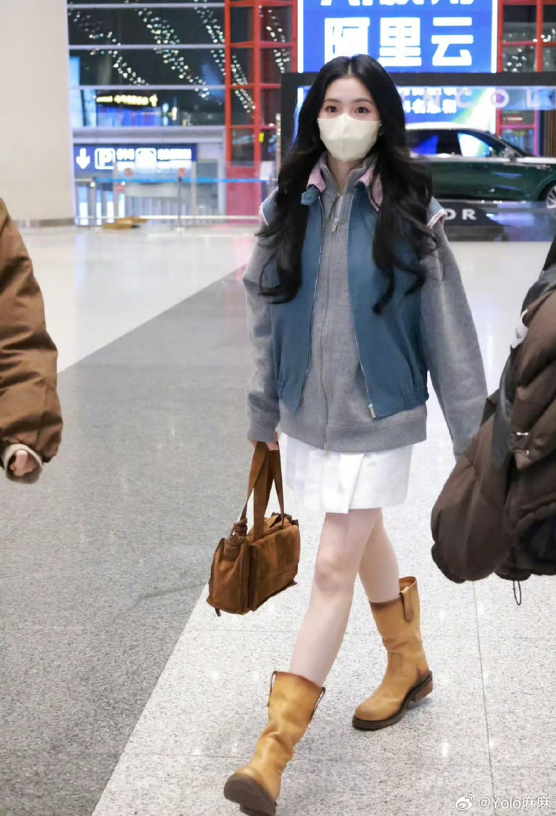 刘浩存 不要踩我的衣服理智追星保持距离啊 