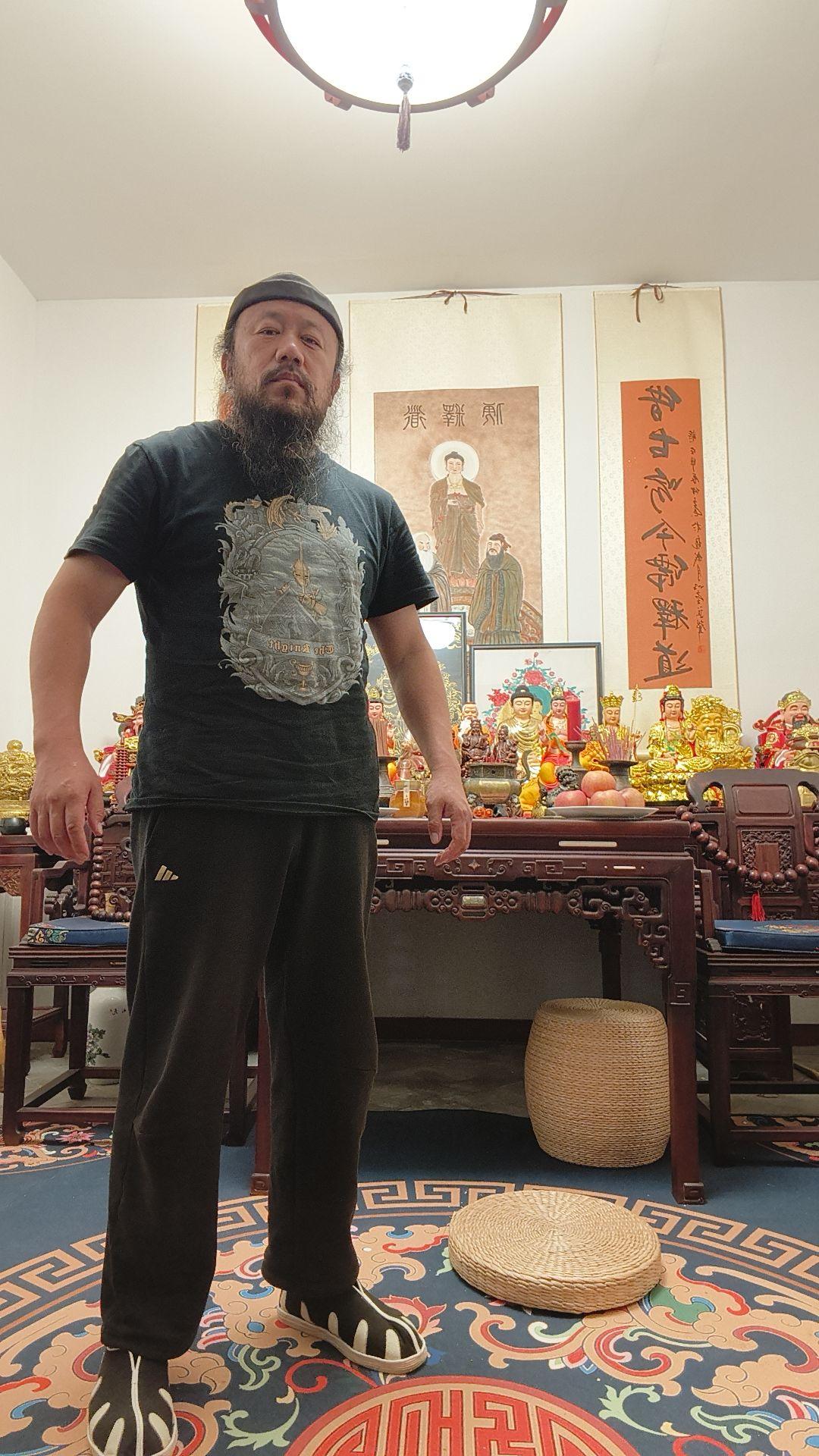 一个略懂拳脚的修行人而已，请大家口下留德