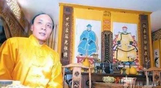 “我可是大清王爷！”2005年一名声称自己是多尔衮10世孙的男子大闹火车站，非要