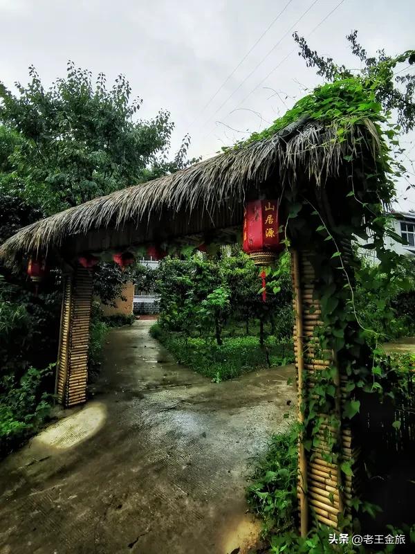 农家小院，田园生活，谁能不向往？最近刷到AI乡村视频，那画面跟我心中老家一模一样