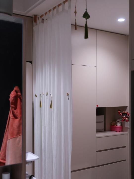 29平的家，用帘子隔开外面的纷纷扰扰