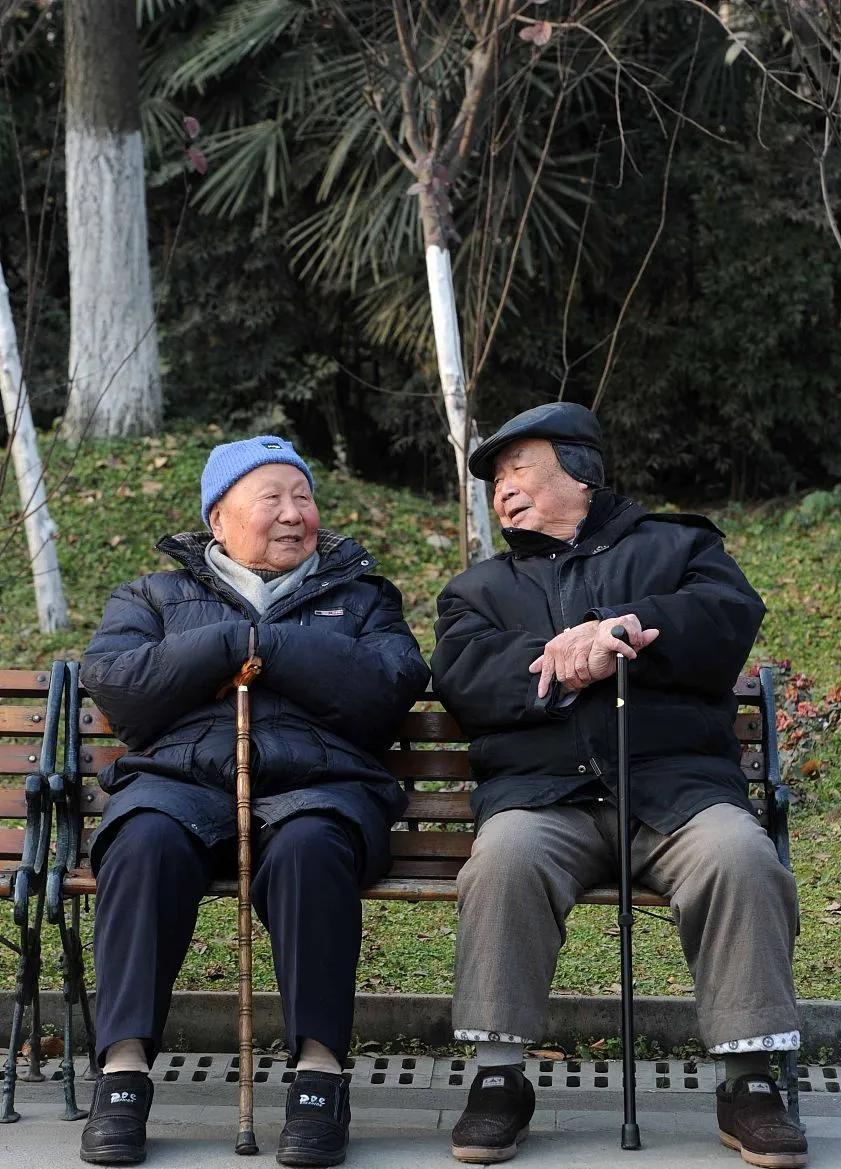上联：不知不觉青春过；
下联：？？？