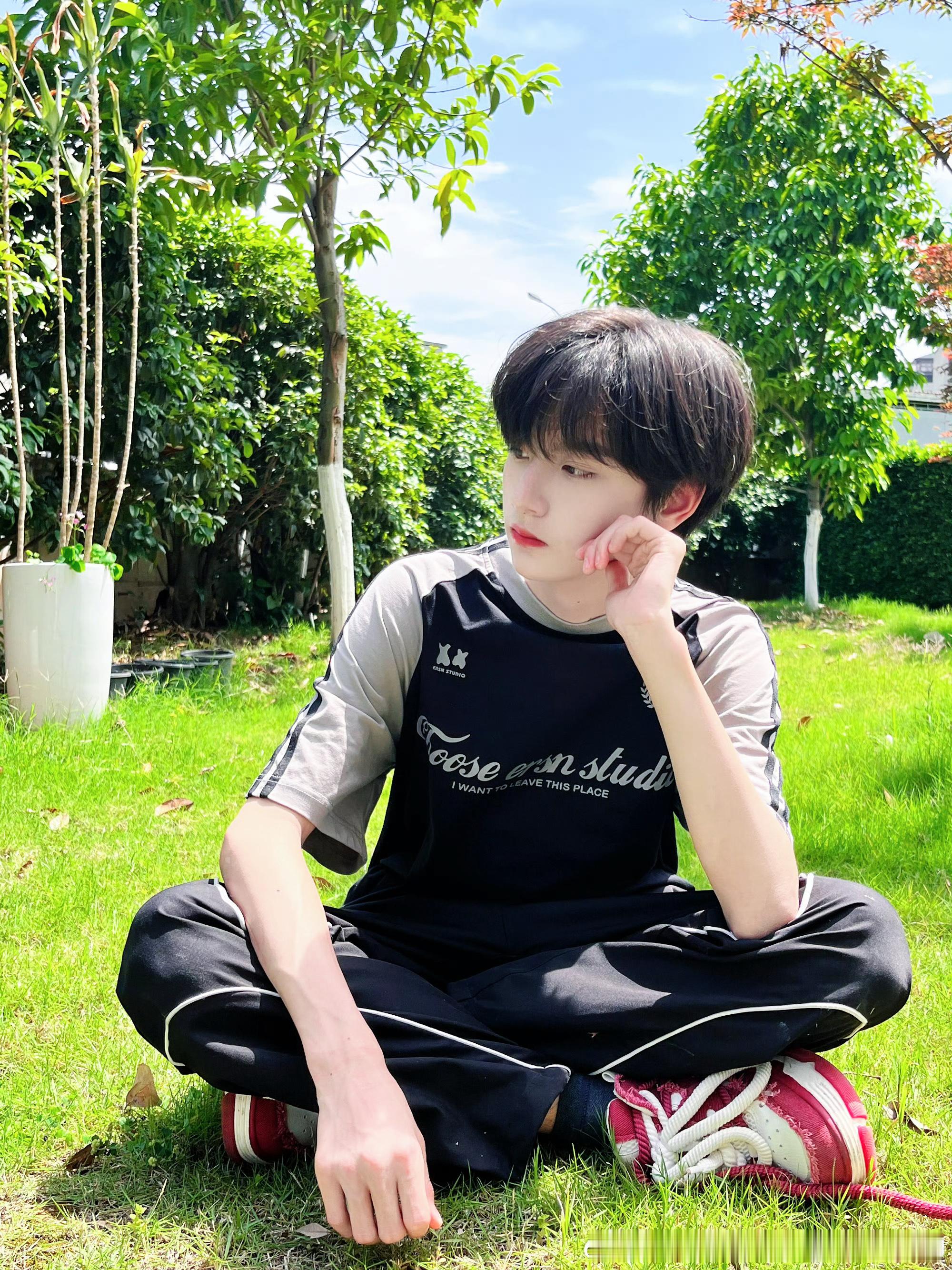李煜东我也不想爱他 可他是闪闪发光的李煜东啊 他真的和别人都不一样啊 🔔叮咚❗