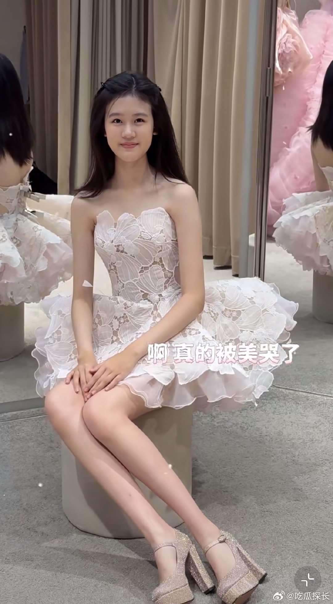 贝儿这腿我p都不敢这么p贝儿的腿好长看到贝儿这双大长腿，真的忍不住发出一声惊叹。