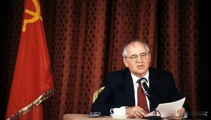 苏联戈尔巴乔夫上台后，对我国是相当有利的。他1989年访华，实现了中苏关系正常化
