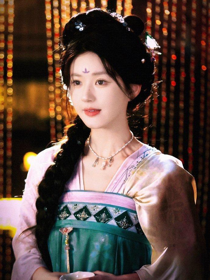 #赵露思珠帘玉幕新图#咱就是说这个妆造也太绝了吧！！直接杀疯了啊！！#赵露思苏幕
