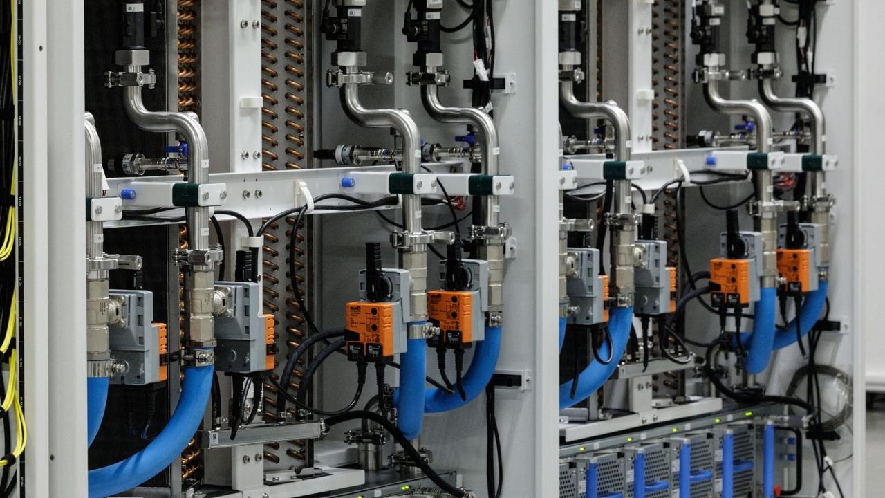 韩国科学技术院（KAIST）的研究人员开发出一种技术，可直接在硅半导体芯片内部雕