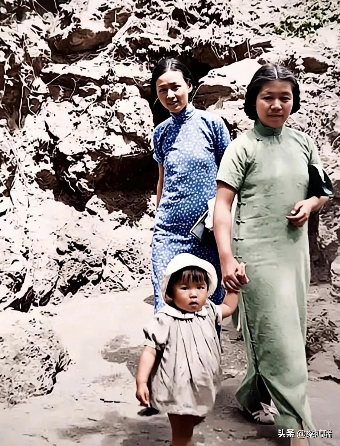 这张照片拍摄于1936年北平的一座郊野公园，画面中三位人物是至亲：林徽因（左）、