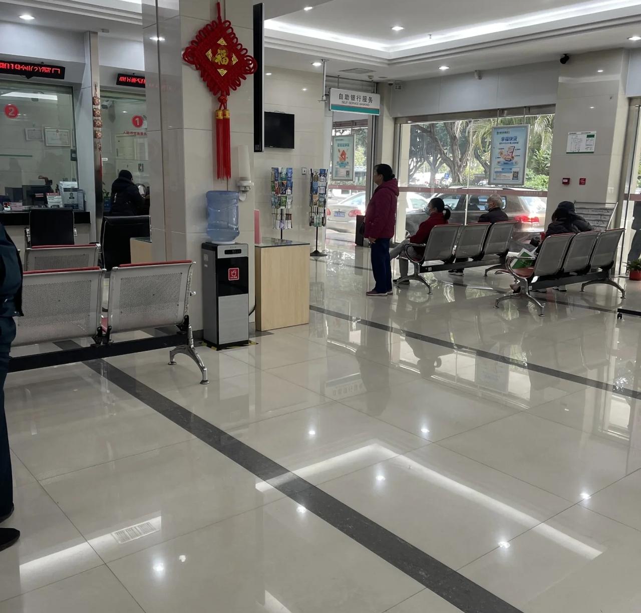 爱把钱存银行的朋友，这下真的能省心又舒心了。
从4月1日开始，全国银行统一
执行