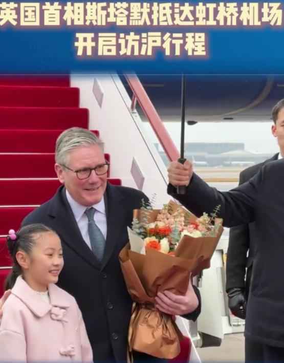 如今英国首相斯塔默访华一事也是引得了世界各国的关注，而发生在上海的一幕却是让英国