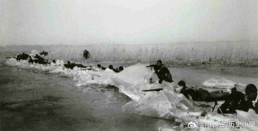 1944年雁翎队员在白洋淀上进行冬季练兵军事历史全触达 ​​​