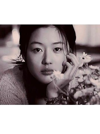 2006年，全智贤在《雏菊》中的一张面孔。 