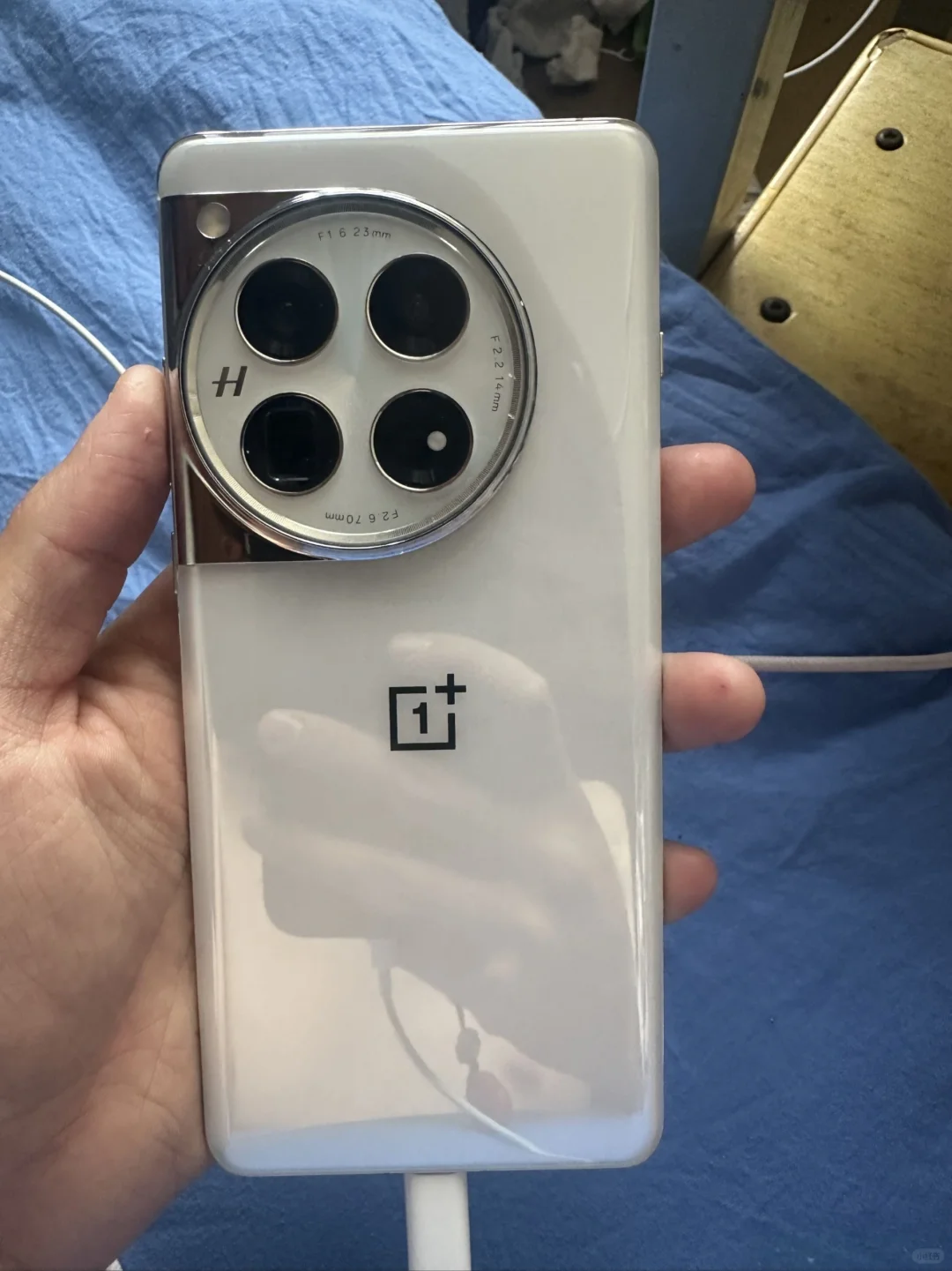 手机不都是越用越嫌弃吗？
但一加12为啥却可以做到给人感觉越用越值得，这点你们发...