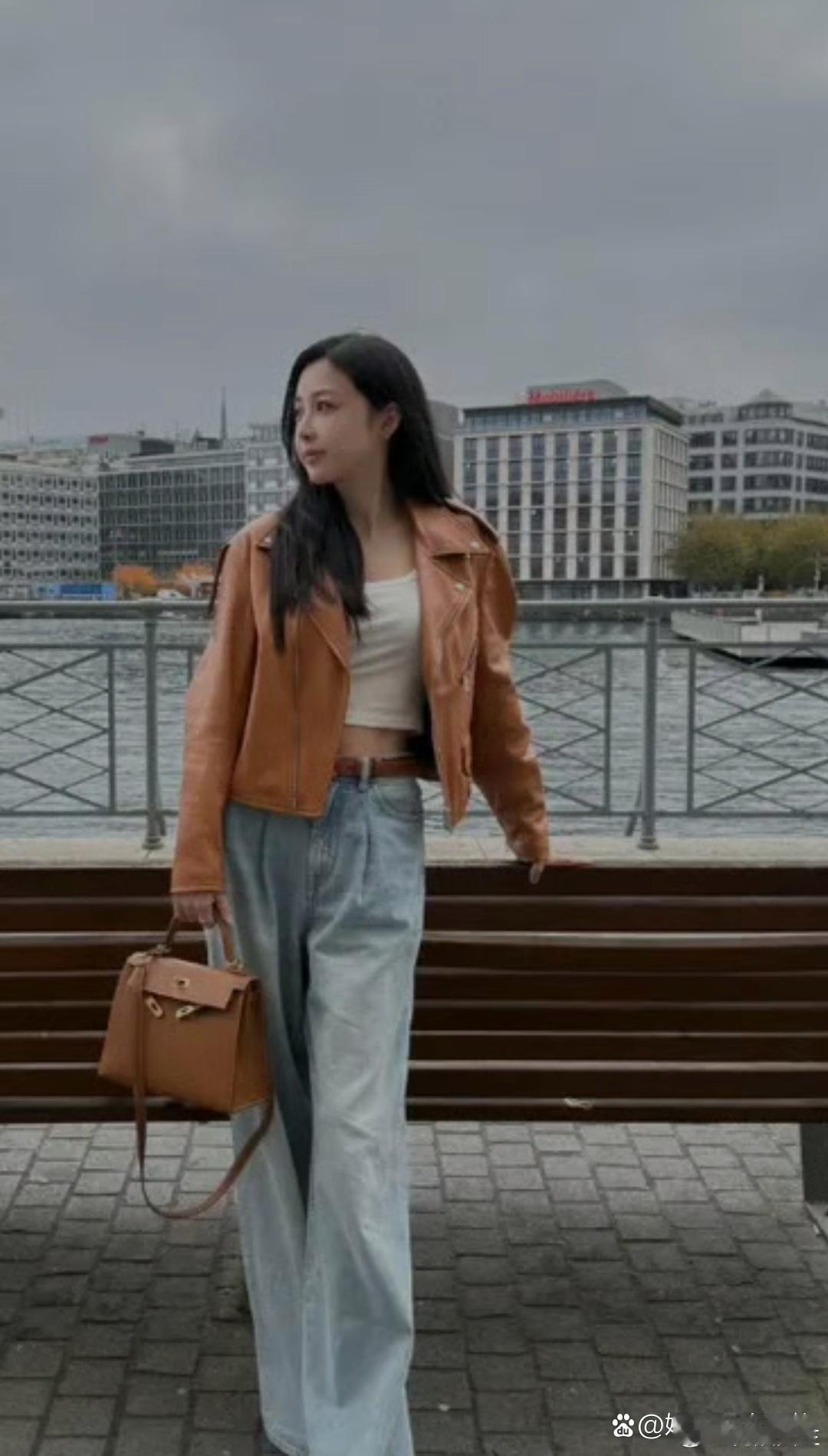潘玮柏超宠小13岁妻子！开迈巴赫兜风，宣云产后美出新高度。 