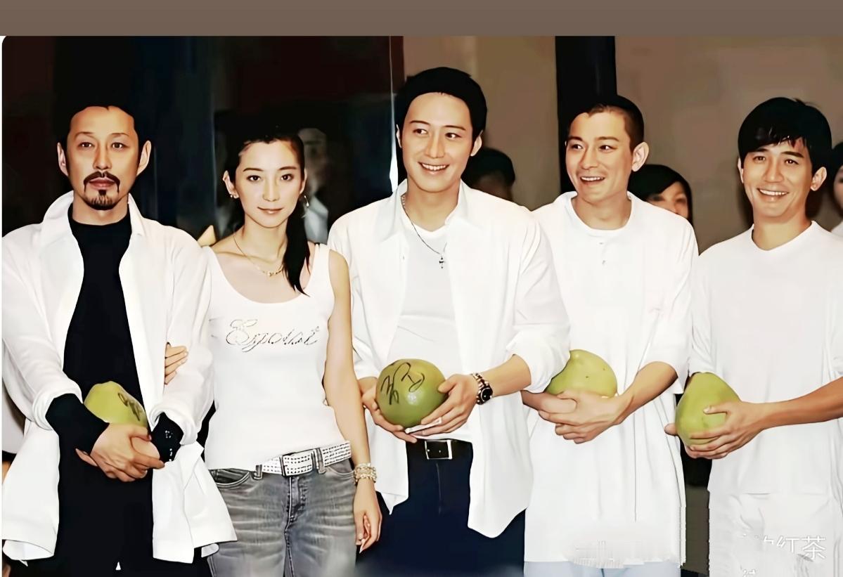 不得不说，还是陈道明更加有魅力，李冰冰当时既没有搂着黎明刘德华，也没有搂着梁朝伟