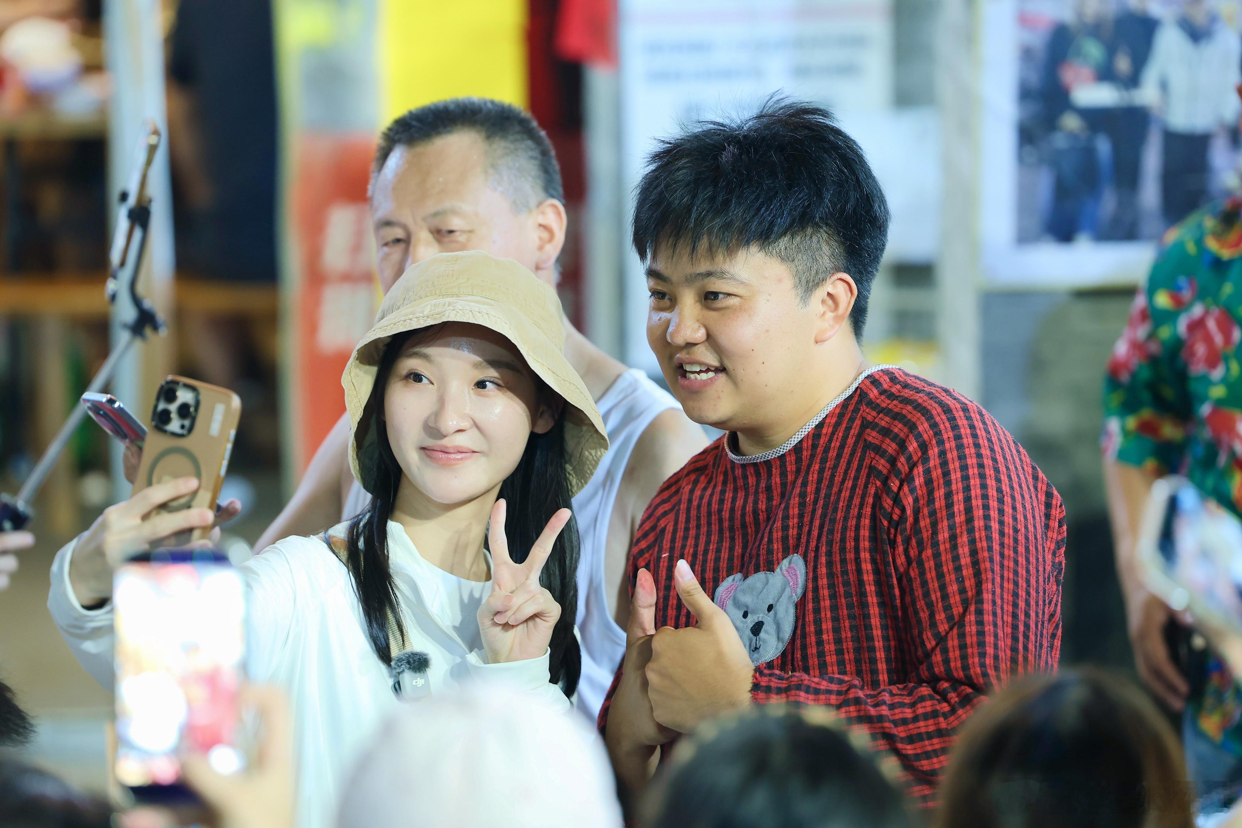 和李要得同框 