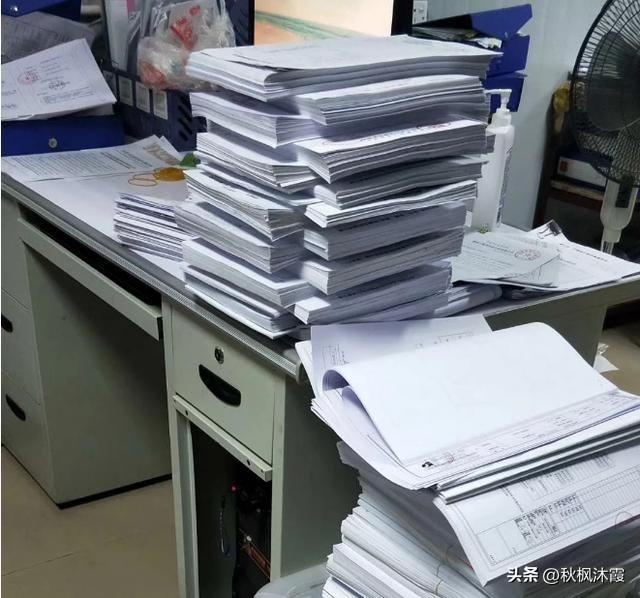 下午同事接到外单位电话，有一个验收的项目让他参加。他周五有事脱不开，他便推荐我去