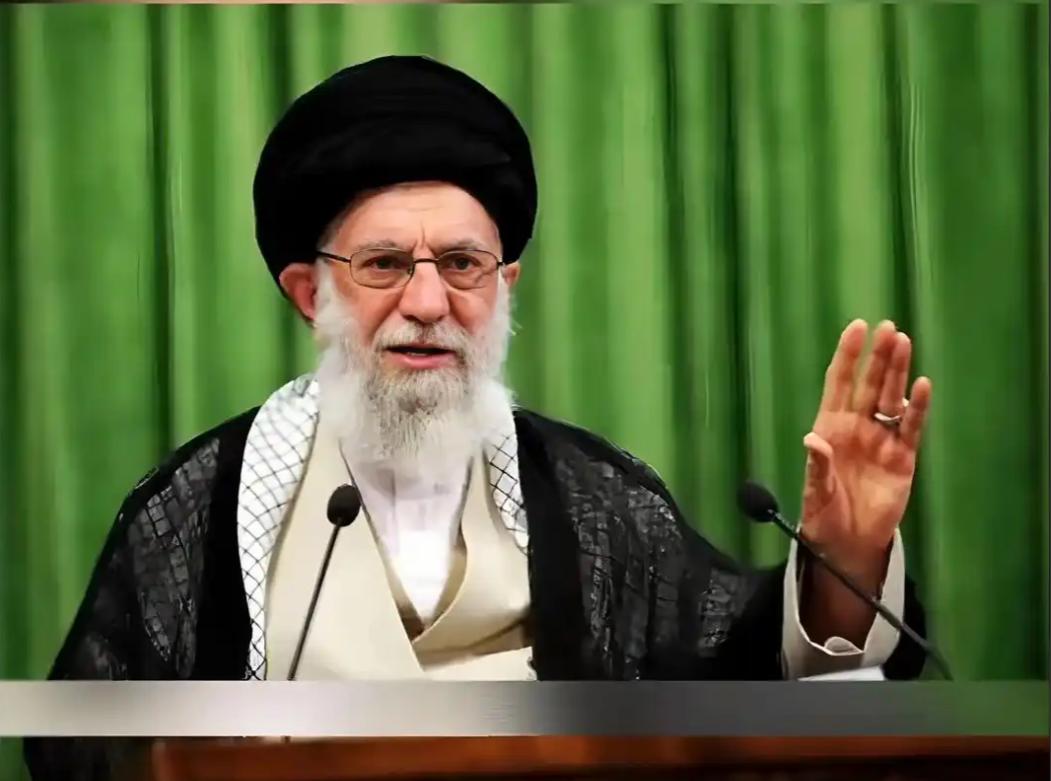 只要这次的战争打响，伊朗唯一的生路，就是把家里那一万枚导弹当成“一次性打火机”！