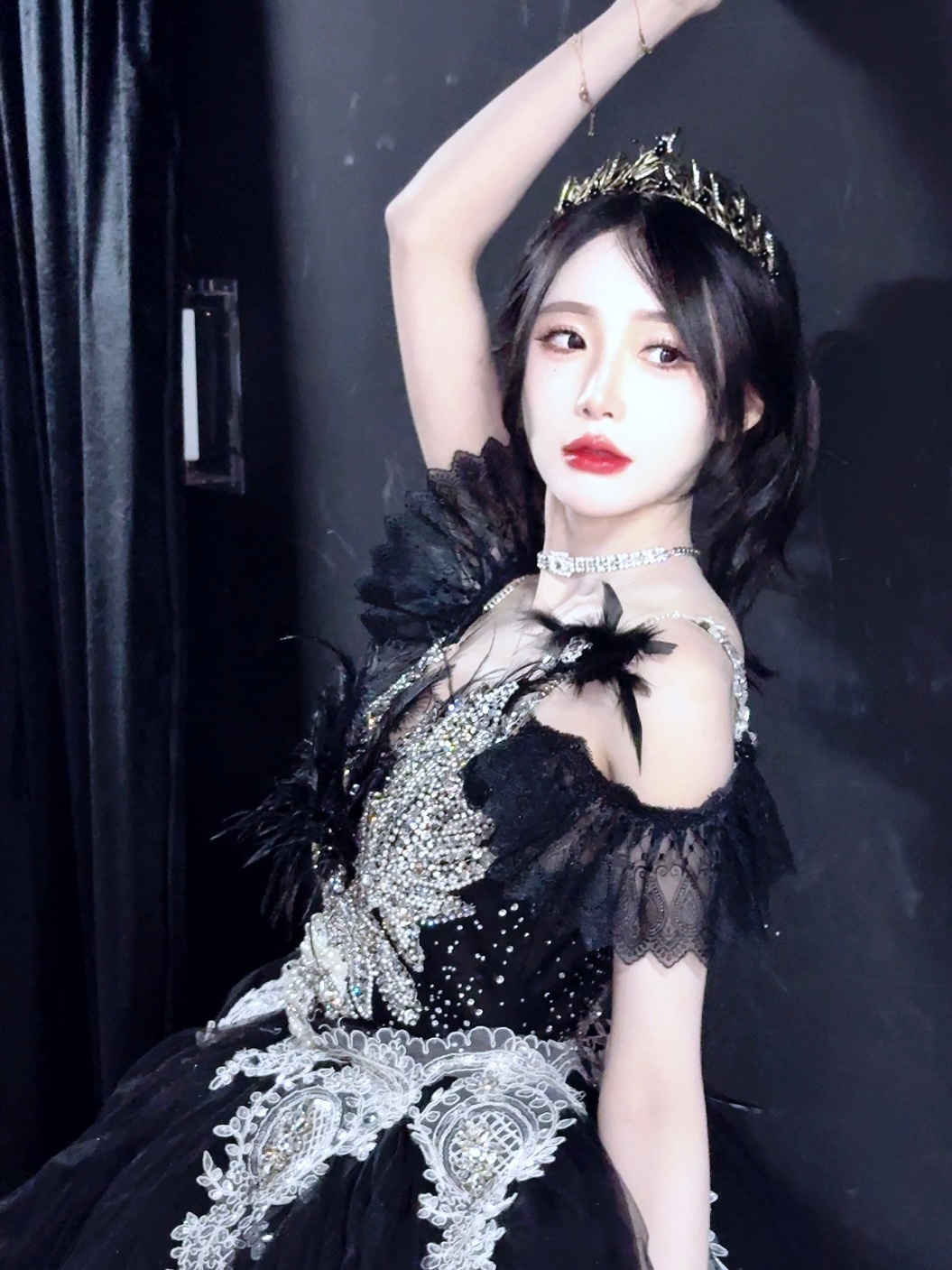 黑色天鹅翻开新的一页🖤 