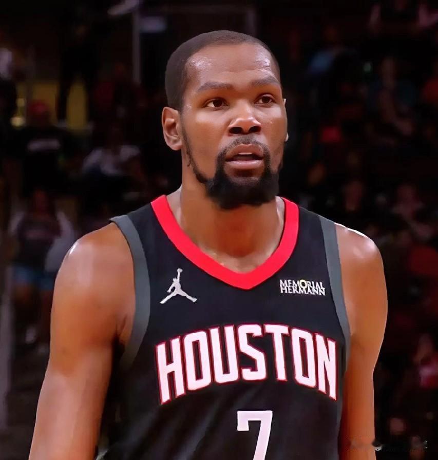 又是一场大胜！！！
4人得分上双！！火箭117-110轻松拿下骑士！！！
杜兰特