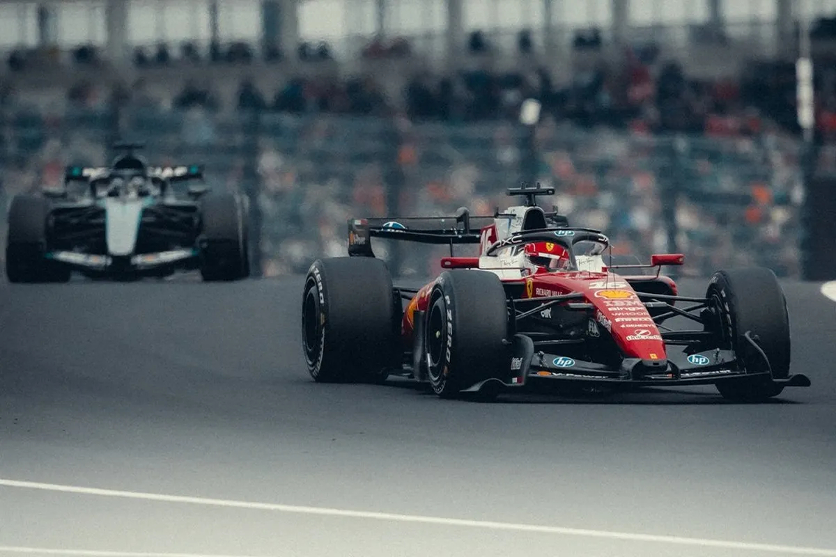 f1 The Race：法拉利与梅赛德斯的引擎差距大约在20匹马力左右。目前了解