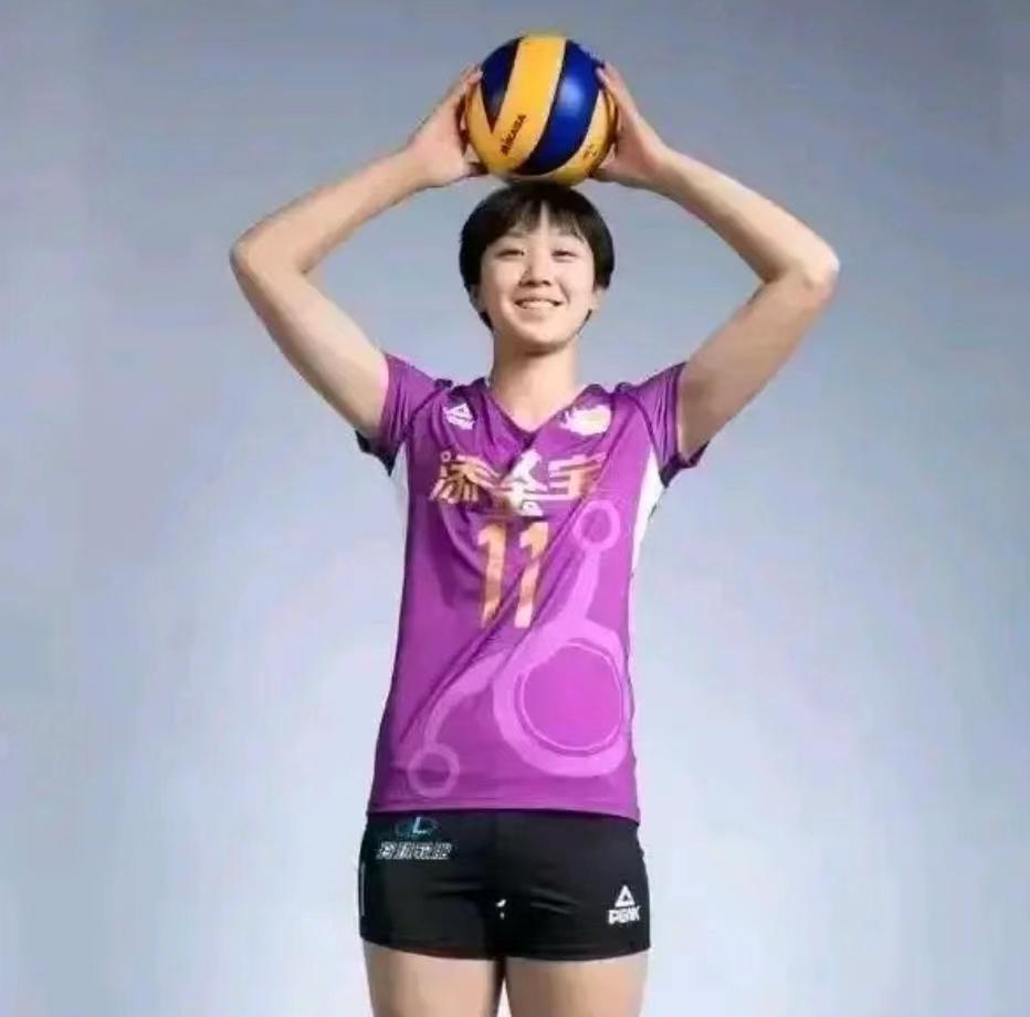 实话实说，中国女排最新一期集训名单，预测如下：
 
主攻：李盈莹、吴梦洁、庄宇珊