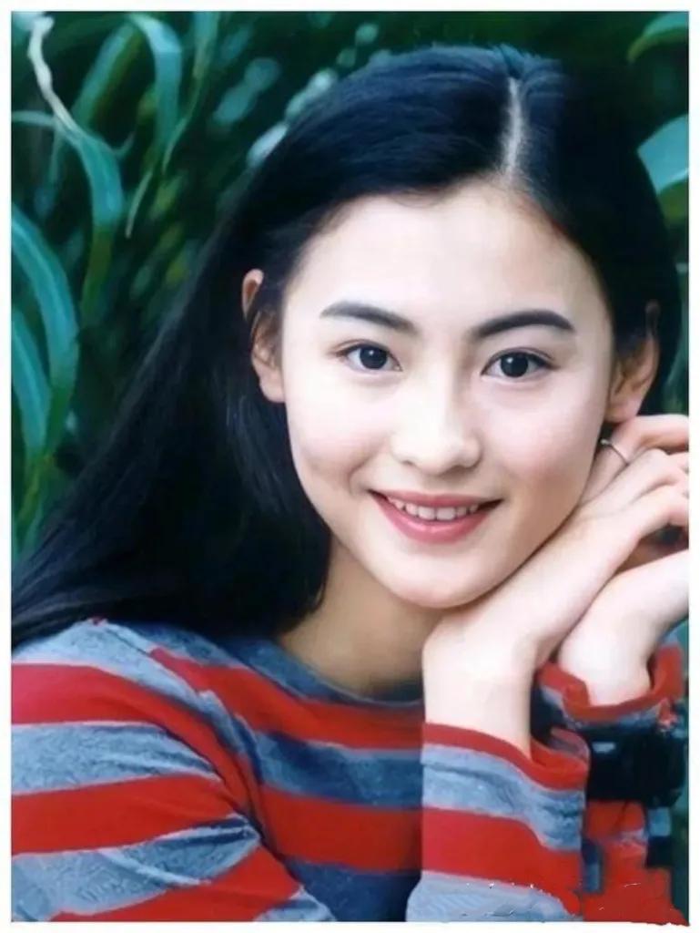 张柏芝：以爱为锚再启新章

与综艺结缘的何孟怀，终成她唯一官宣的“命运骰子”。从