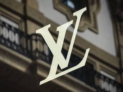 【#鸭血粉丝店也遭LV起诉# 】近日，路易威登马利蒂（Louis Vuitton