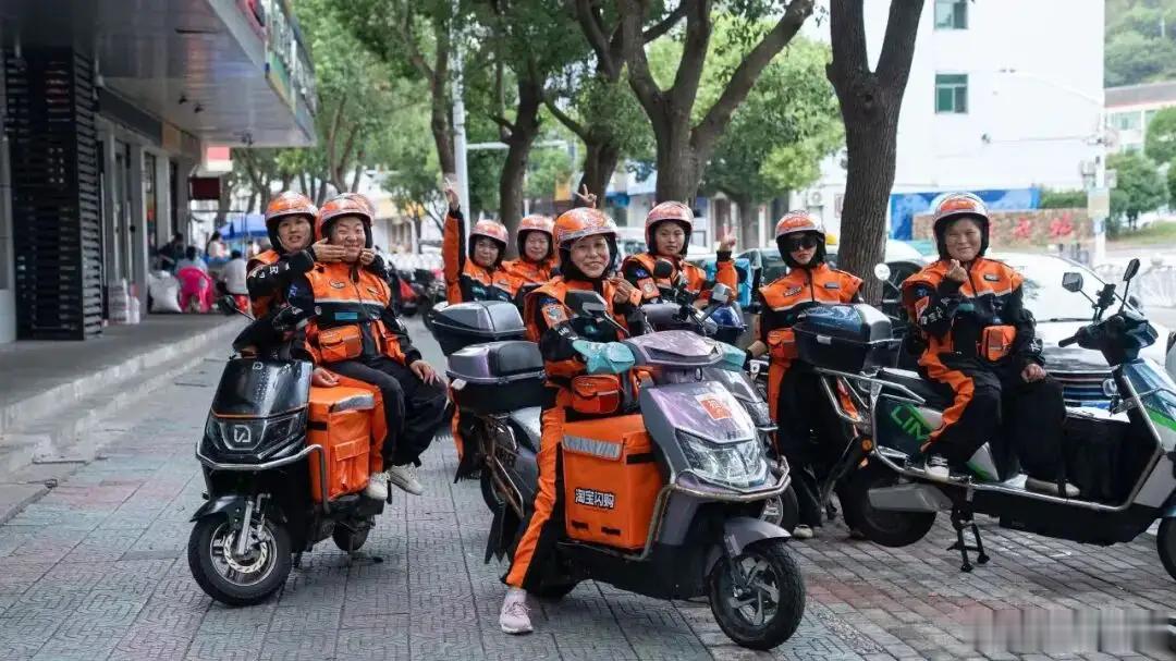 业余设计团队斩获法国设计金奖今年淘宝闪购制服改款以后，很多朋友都说那套制服像赛车