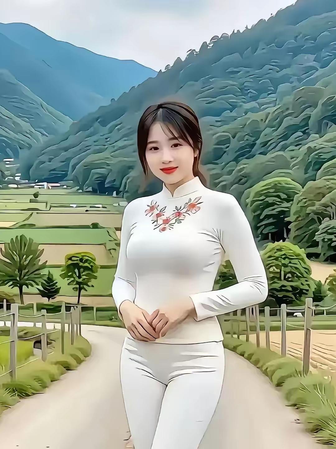 忆秦娥·田园情
青山叠，
云峰翠锁晴光澈。
晴光澈，
竹风送爽，
稻花飞雪。
