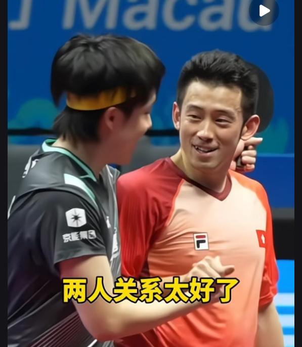 王楚钦4:3黄镇廷后亲切握手拥抱🤗王楚钦苦战7局击败老将黄镇廷，
晋级男单8强
