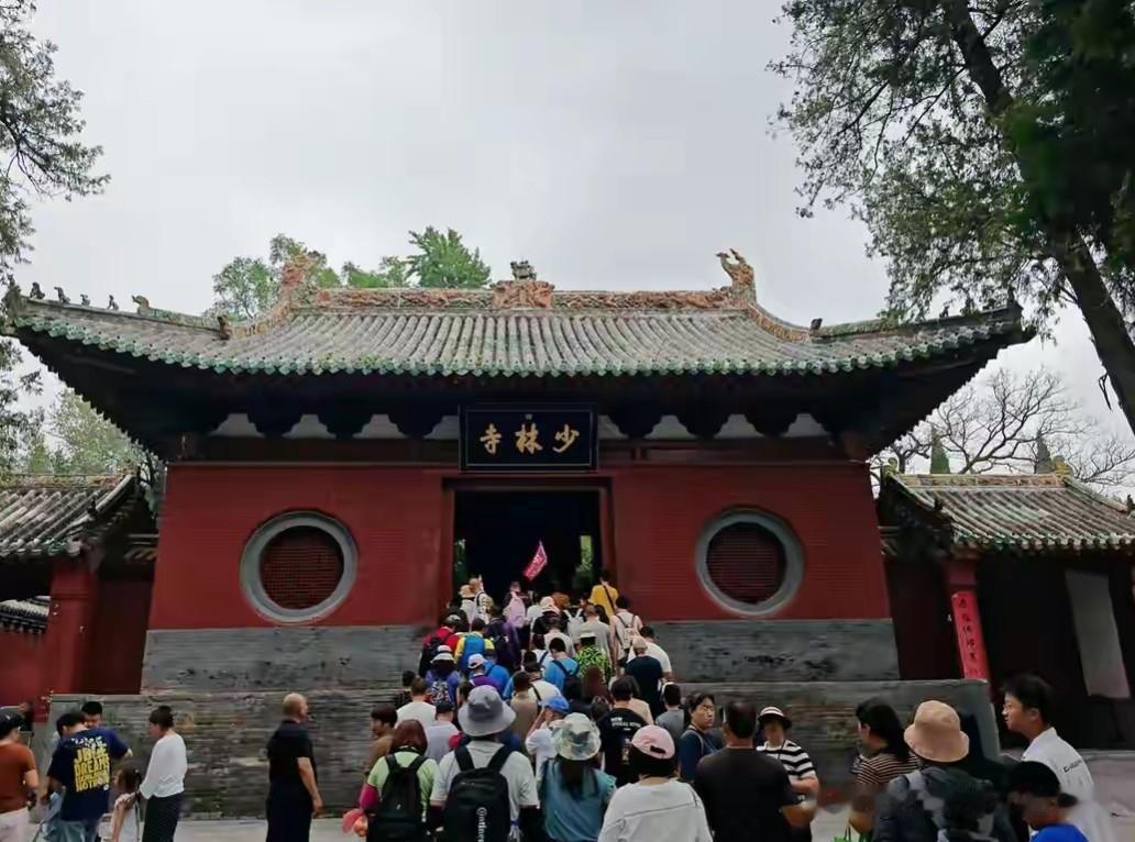 释永信一审被判有期徒刑24年，涉案资金3亿。是不是可以这样理解，每一个去过少林寺