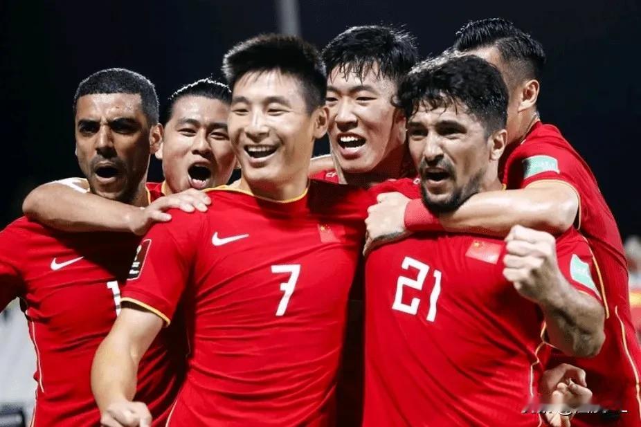 不是迷信，更不是歪门邪说，呼吁国足赶快更换战袍，没记错的话，国足穿这身绿色战袍就