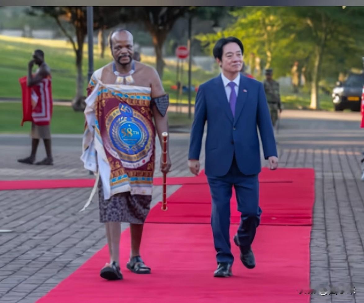 不出意外，

意外果然还是发生了，

谁能想到，5月5日上午近11点，赖清德搭乘
