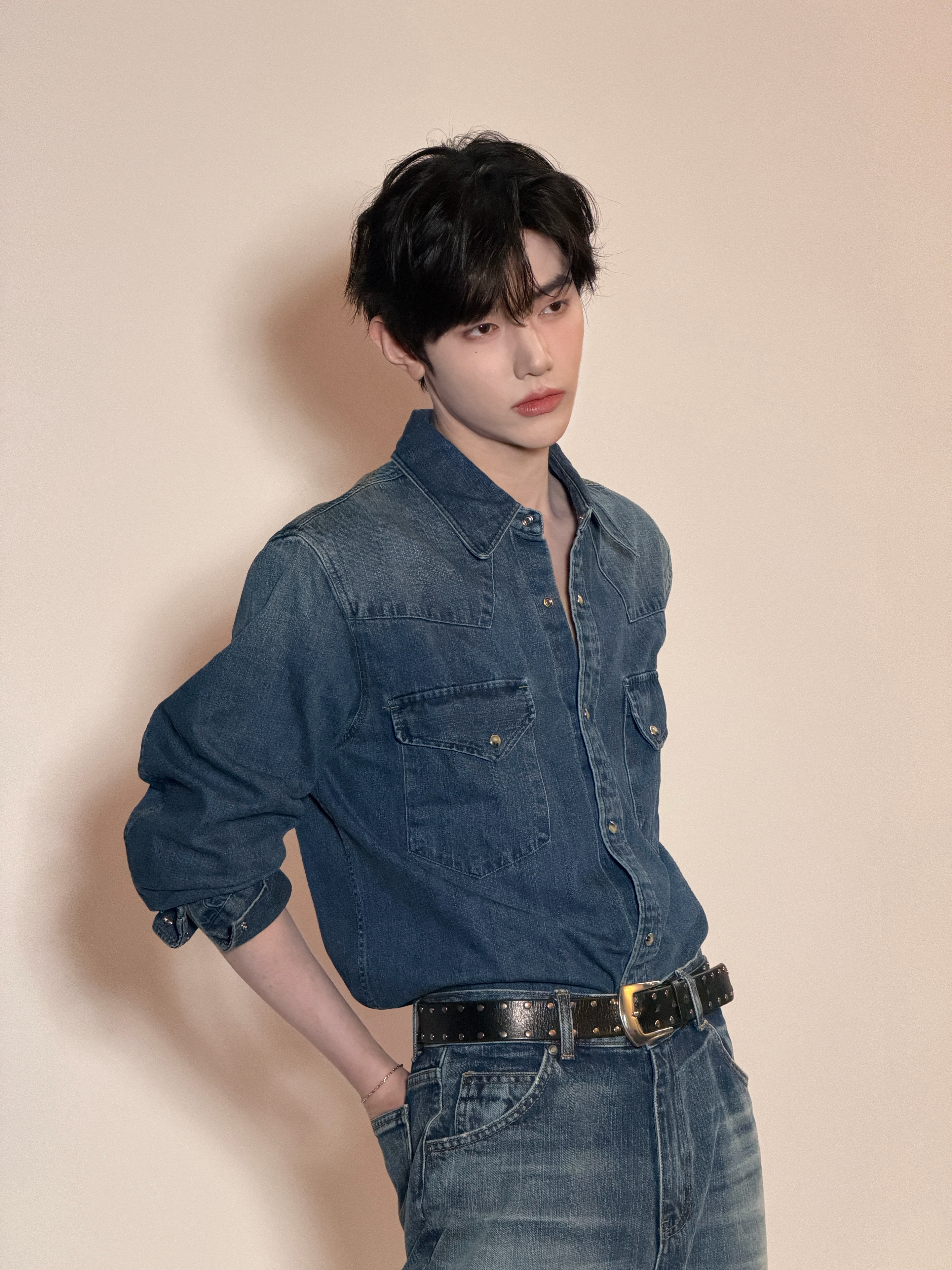 穿牛仔套装的章昊 📸 风格大赏