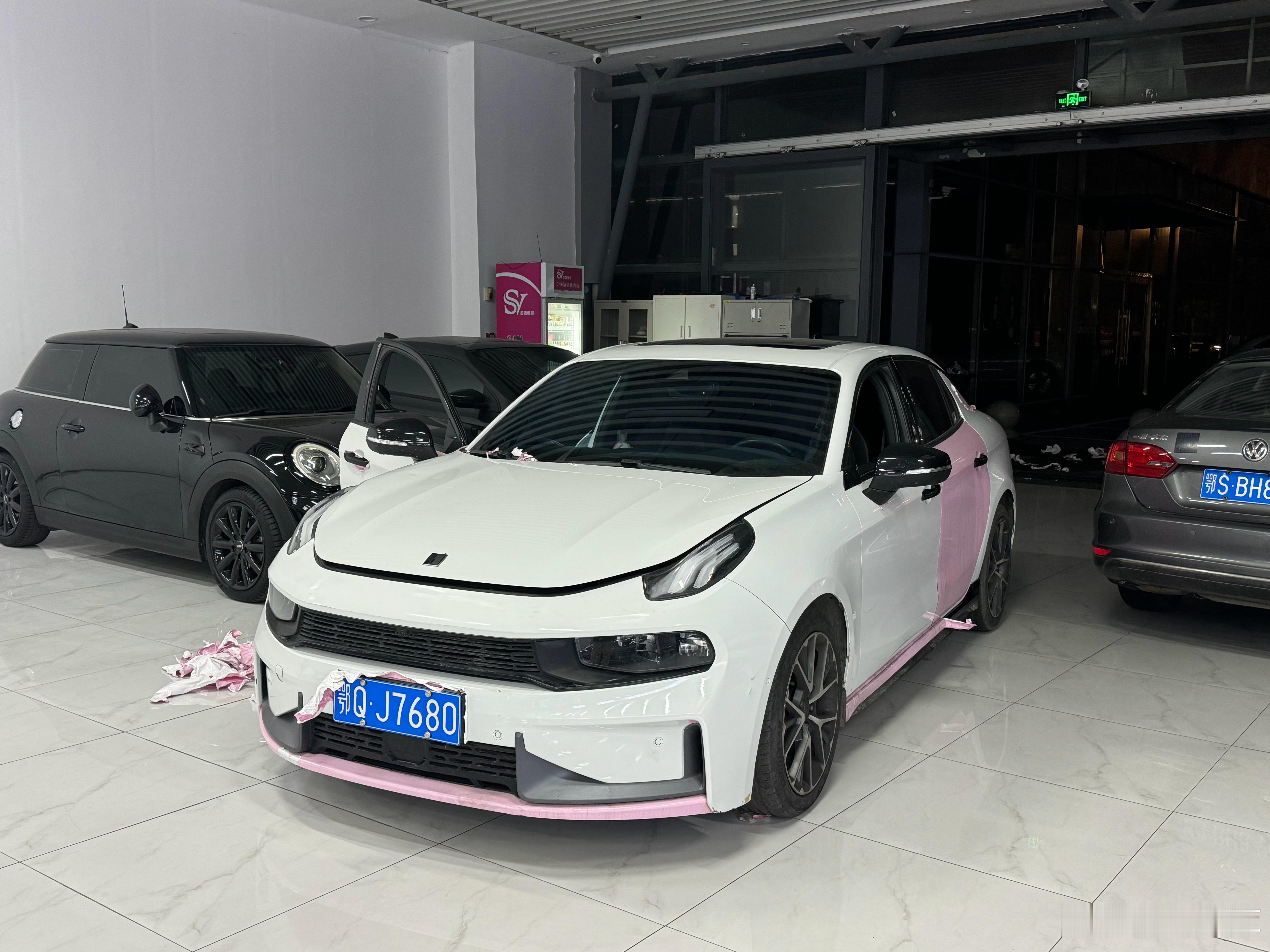 这个点 师傅们还没下班正在努力赶工私膜最新到店2022年 领克03🙋 