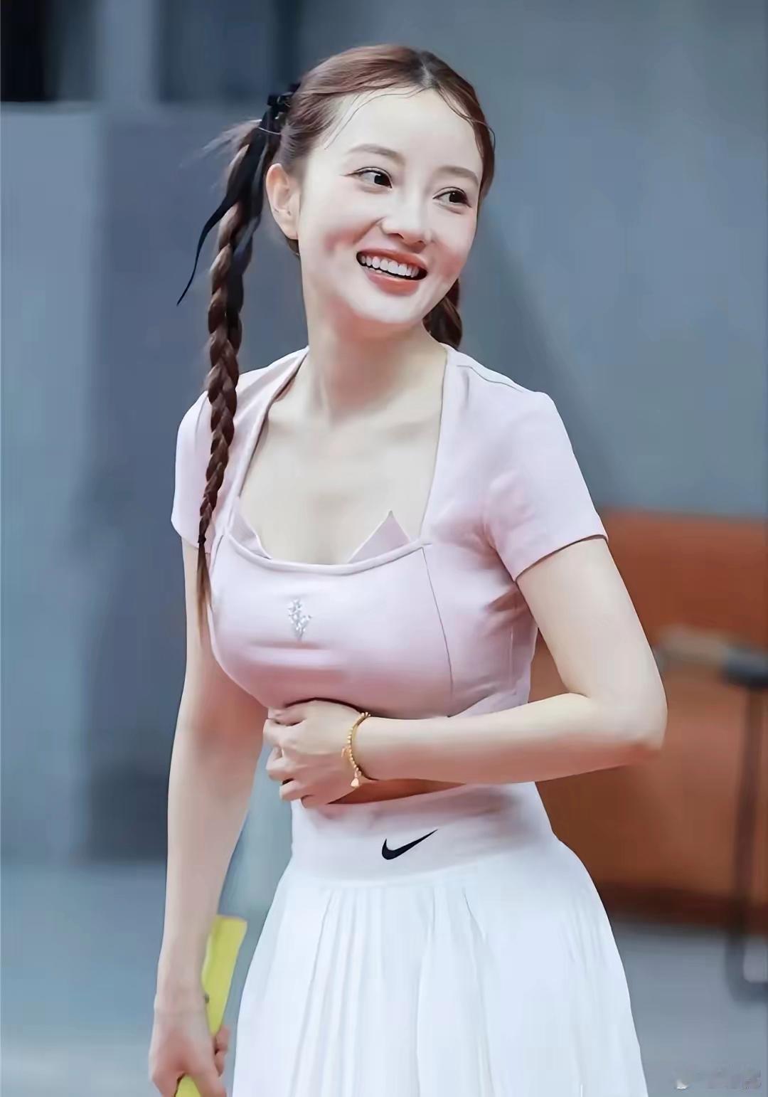 女明星里我最搞不懂的就是李小璐了，明明长相演技都很好，为什么会没有戏拍呢 