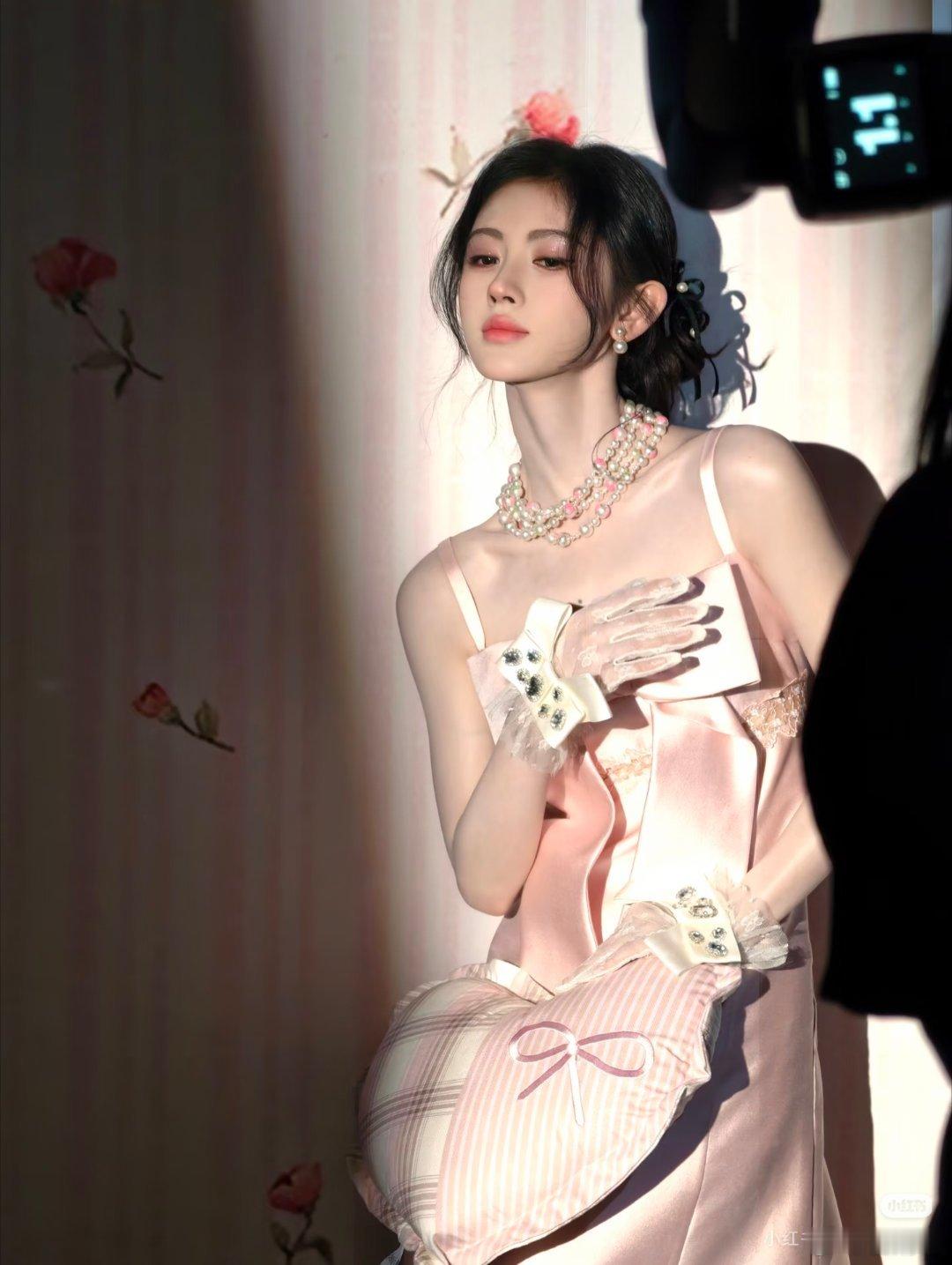 jjy鞠婧祎阿黛jjy鞠婧祎来战人生不必计较太多，不必在意成功与失败，它会被岁月