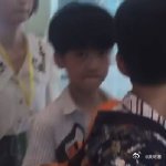 邓佳鑫我们的故事才刚开始最初因那句“lf不要打压邓佳鑫”走进你的世界，如今已被你