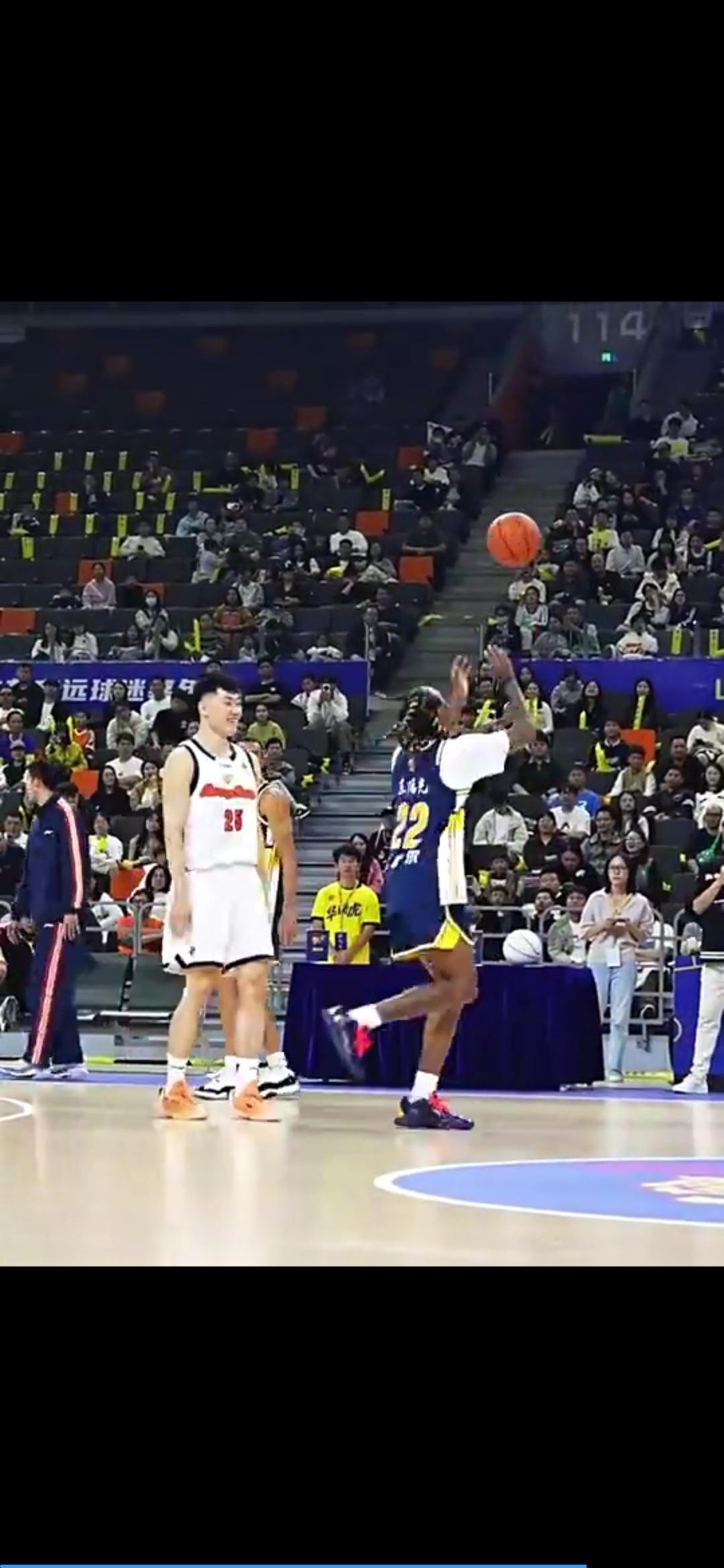 麦考尔才是真正的双能卫，组织和防守都很可靠，性价比高也确保状态


广东最早拿下