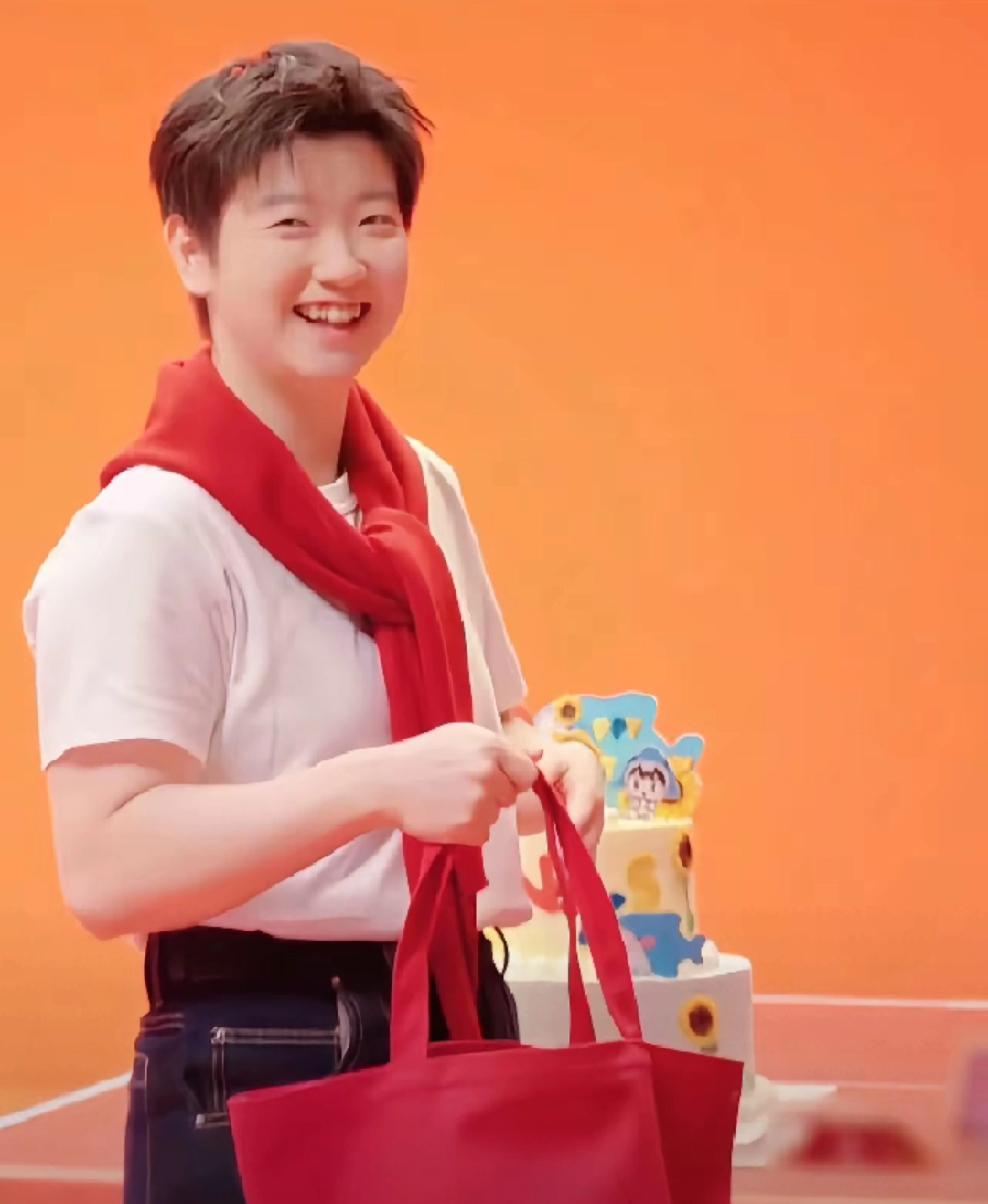 孙颖莎的笑容杀，这谁能扛得住啊！

我最近彻底被孙颖莎的笑容给“拿捏”啦！谁能拒